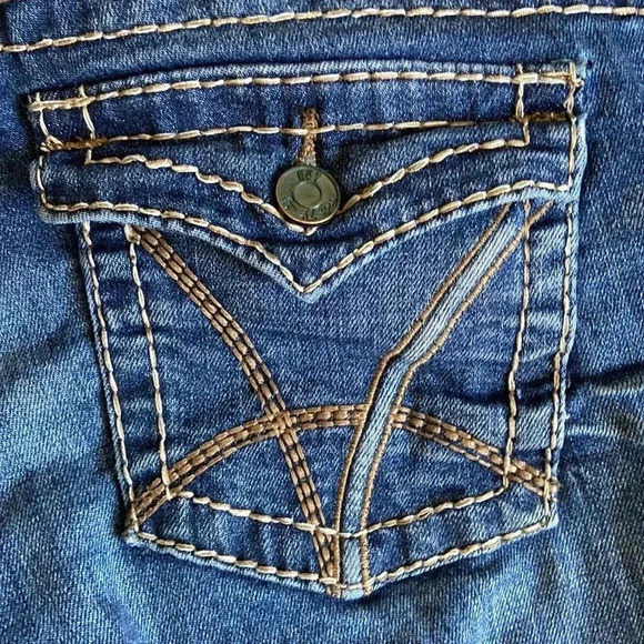 Kit from  the Kloth | Natalie Bermuda Shorts - Picture 8 of 8